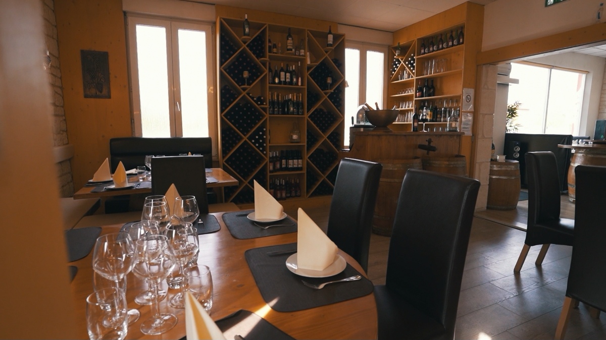 Salle élégante du restaurant Liban Food